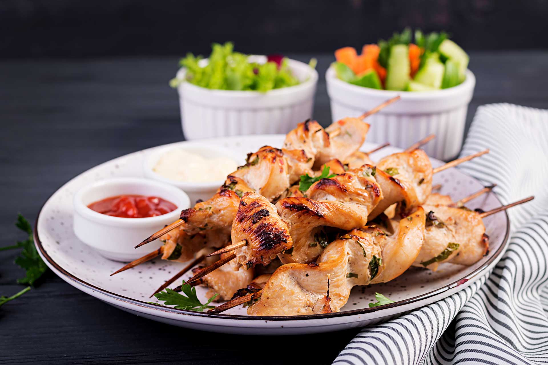 chicken-shish-kebab-shashlik-grilled-meat-and-fres-PCFN78L.jpg